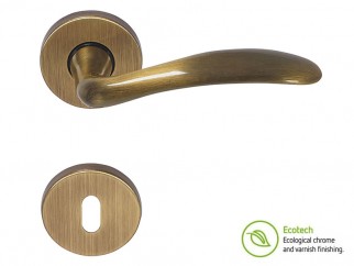 Дръжки за интериорни врати Forme Basic Clara - Обикновен ключ, Полиран бронз